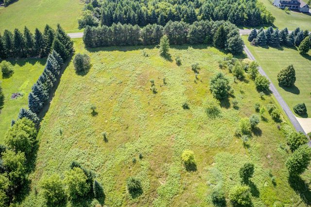 W287N8810 Center Oak ROAD, Hartland, WI 53029