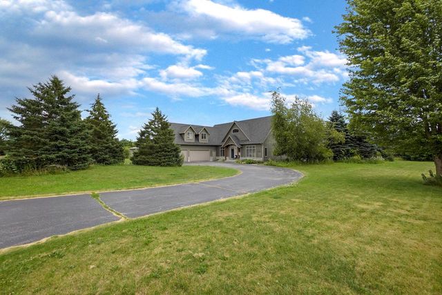 W287N8810 Center Oak ROAD, Hartland, WI 53029