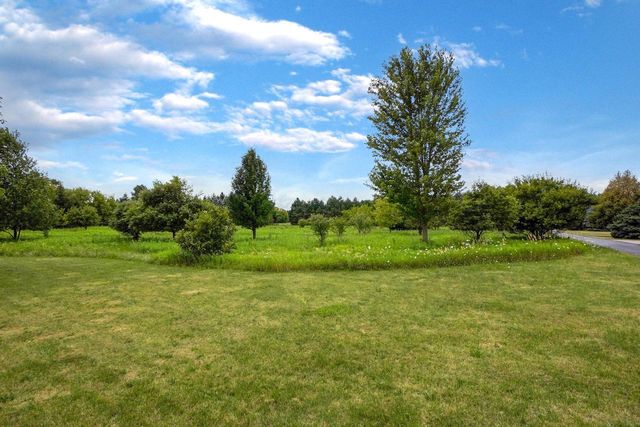 W287N8810 Center Oak ROAD, Hartland, WI 53029