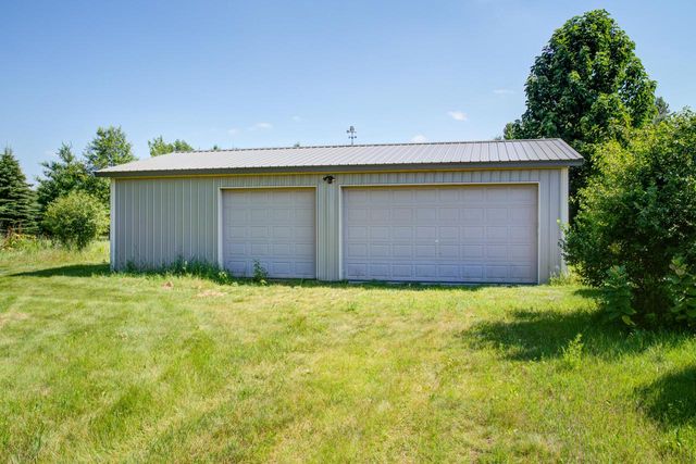 W287N8810 Center Oak ROAD, Hartland, WI 53029