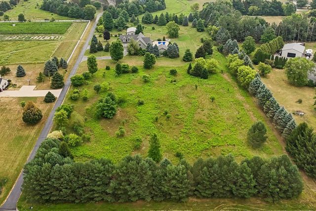 W287N8810 Center Oak ROAD, Hartland, WI 53029