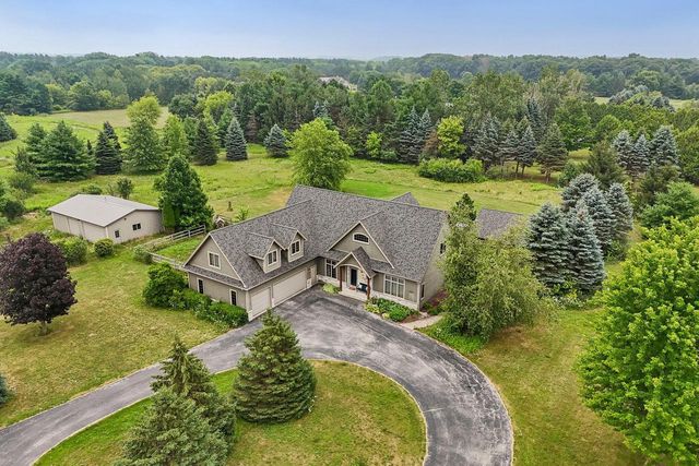 W287N8810 Center Oak ROAD, Hartland, WI 53029
