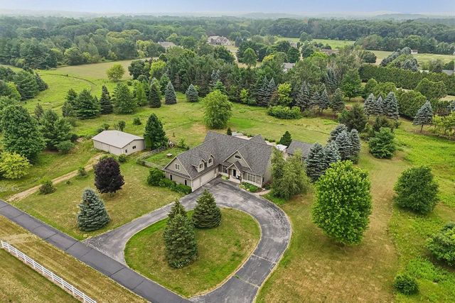 W287N8810 Center Oak ROAD, Hartland, WI 53029