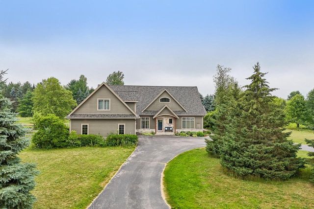 W287N8810 Center Oak ROAD, Hartland, WI 53029