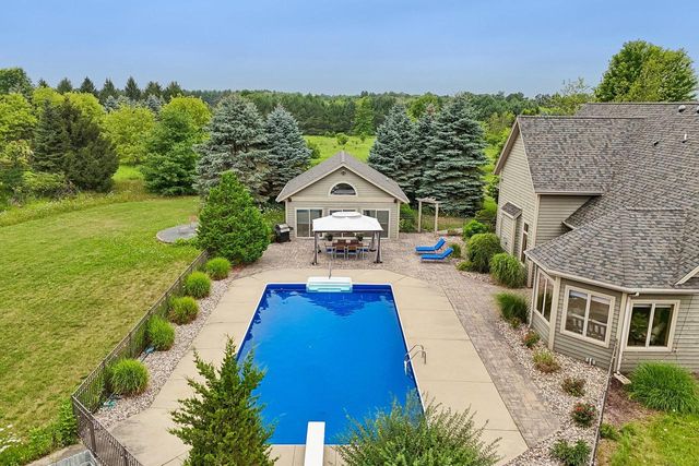 W287N8810 Center Oak ROAD, Hartland, WI 53029