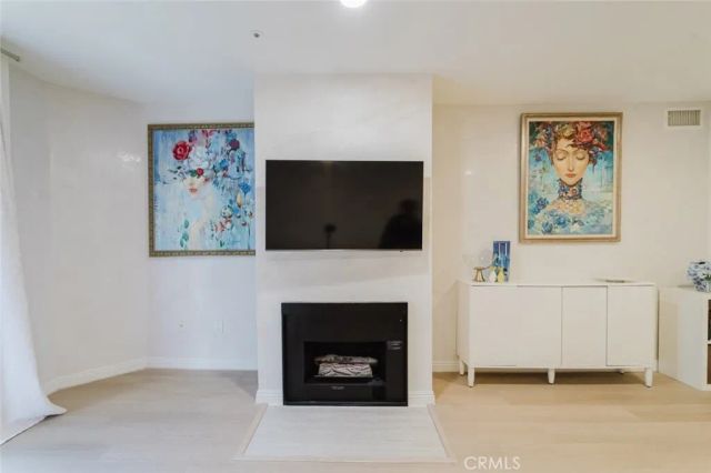 413 Hawthorne Street 206, Glendale, CA 91204
