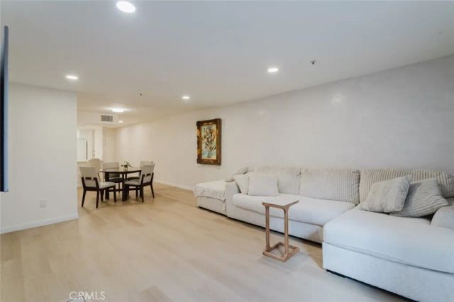 413 Hawthorne Street 206, Glendale, CA 91204