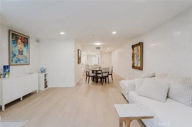 413 Hawthorne Street 206, Glendale, CA 91204
