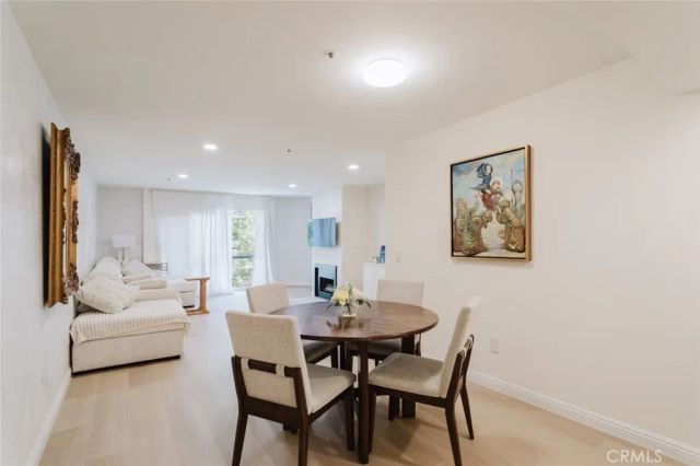 413 Hawthorne Street 206, Glendale, CA 91204