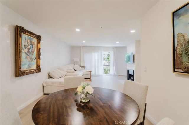 413 Hawthorne Street 206, Glendale, CA 91204