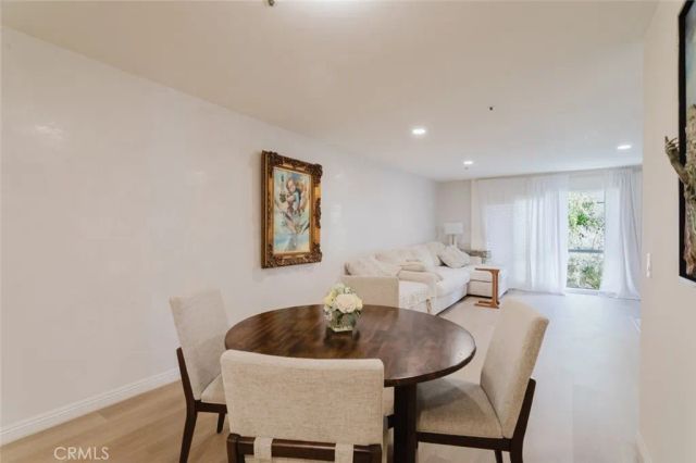 413 Hawthorne Street 206, Glendale, CA 91204