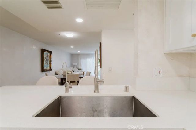 413 Hawthorne Street 206, Glendale, CA 91204