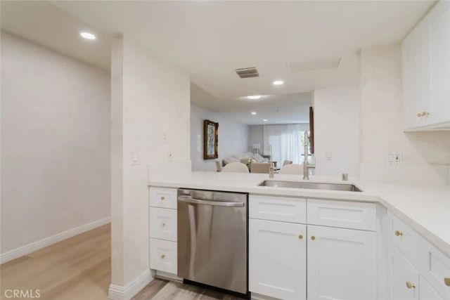 413 Hawthorne Street 206, Glendale, CA 91204