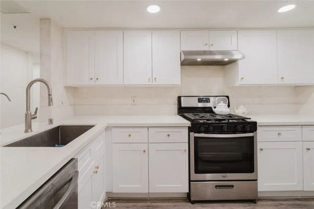 413 Hawthorne Street 206, Glendale, CA 91204