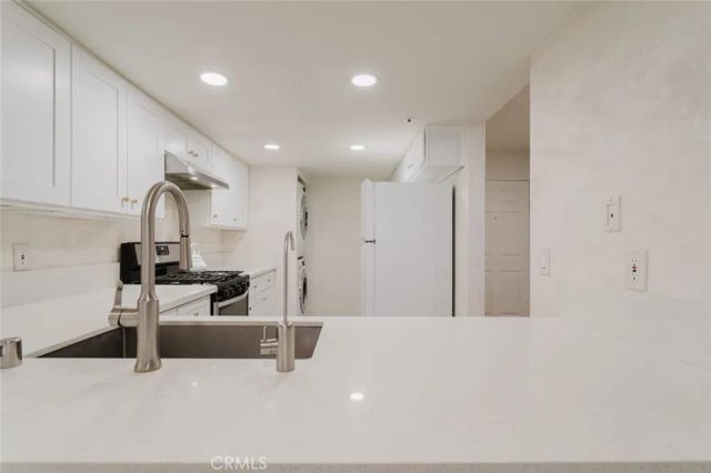 413 Hawthorne Street 206, Glendale, CA 91204