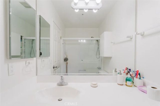 413 Hawthorne Street 206, Glendale, CA 91204