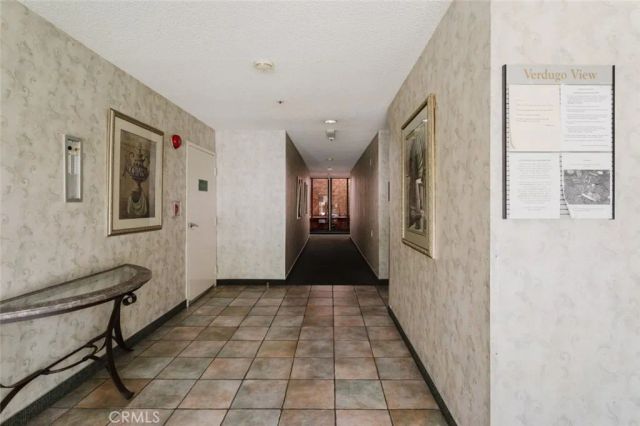 413 Hawthorne Street 206, Glendale, CA 91204