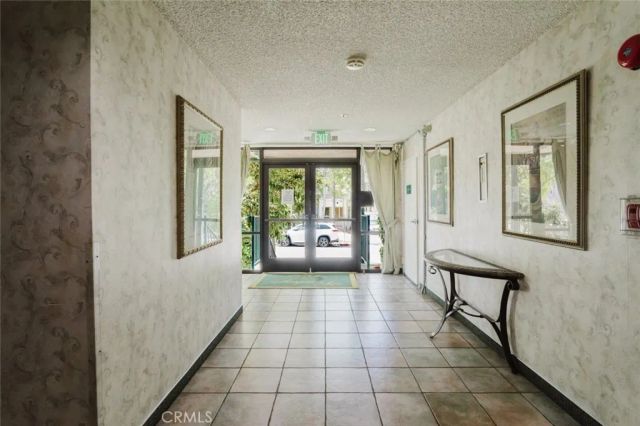 413 Hawthorne Street 206, Glendale, CA 91204