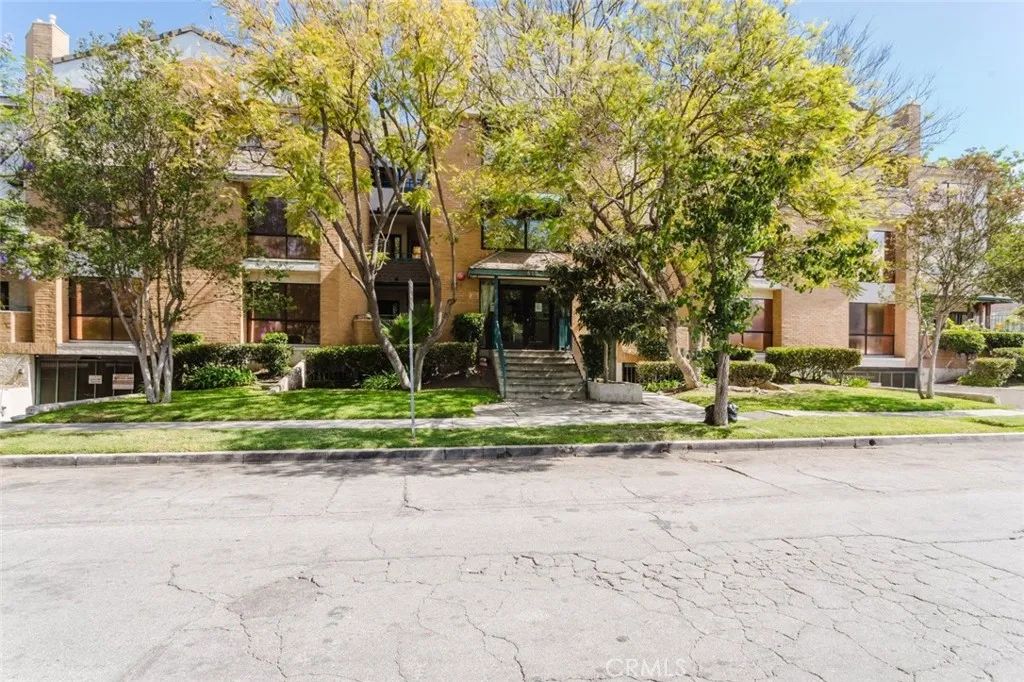 413 Hawthorne Street 206, Glendale, CA 91204