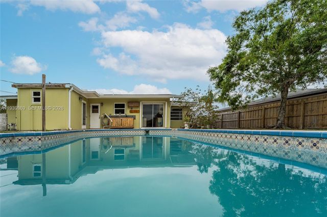 607 N Coconut Ave N, Port St. Lucie, FL 34952