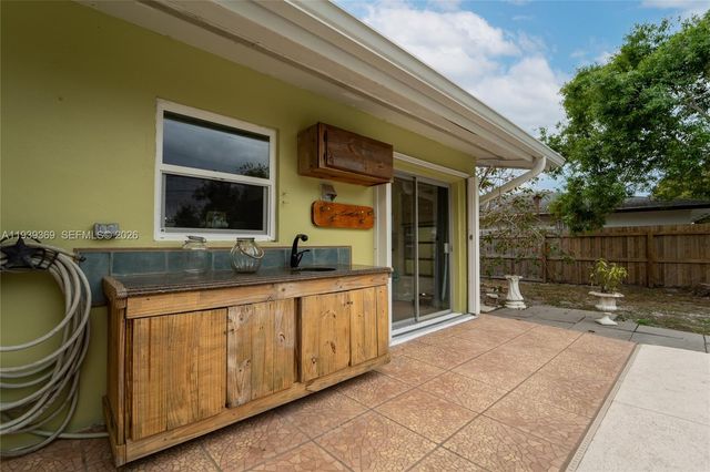 607 N Coconut Ave N, Port St. Lucie, FL 34952