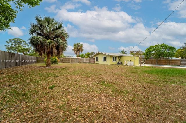 607 N Coconut Ave N, Port St. Lucie, FL 34952