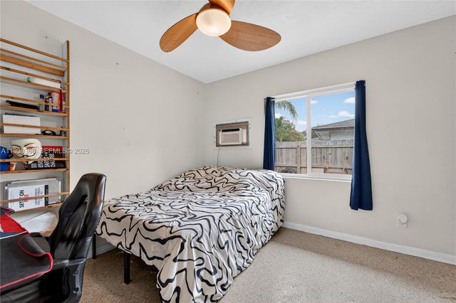 607 N Coconut Ave N, Port St. Lucie, FL 34952