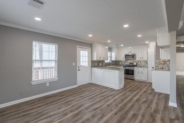 725 10th Street, Dickinson, TX 77539