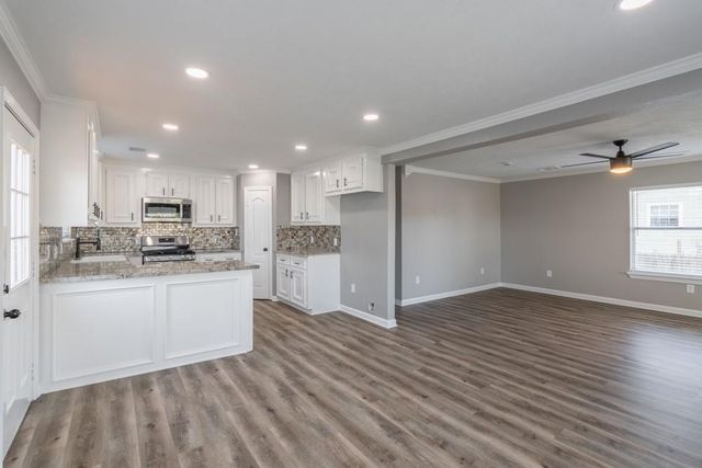 725 10th Street, Dickinson, TX 77539