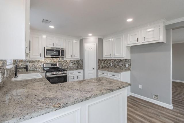 725 10th Street, Dickinson, TX 77539