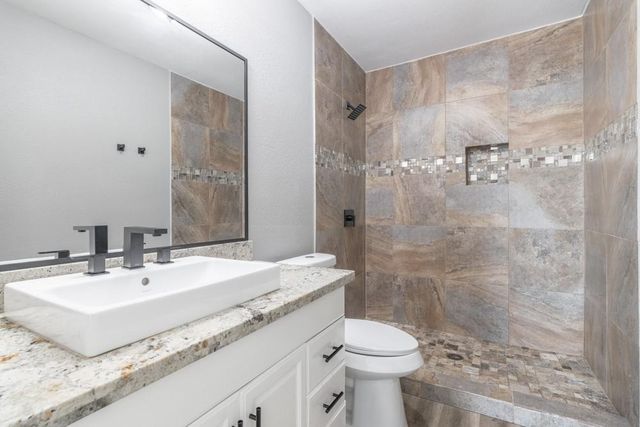 725 10th Street, Dickinson, TX 77539