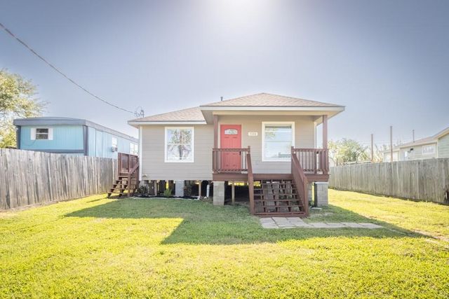 725 10th Street, Dickinson, TX 77539