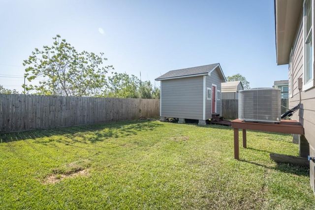 725 10th Street, Dickinson, TX 77539
