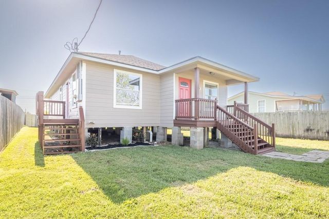 725 10th Street, Dickinson, TX 77539