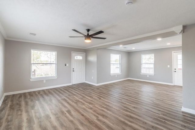 725 10th Street, Dickinson, TX 77539