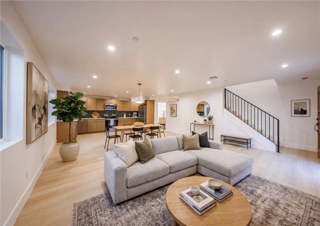 2938 Sycamore Avenue 3, Los Angeles, CA 90016
