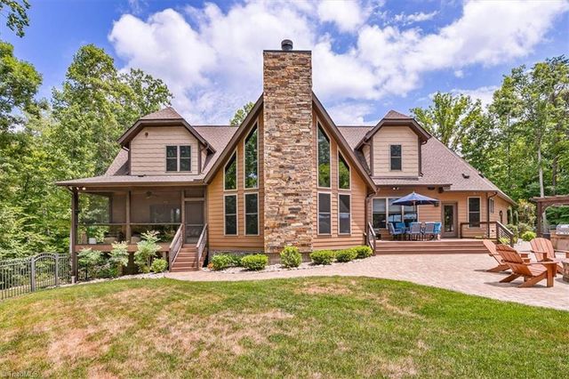 7371 Hidden View Drive, Oak Ridge, NC 27310