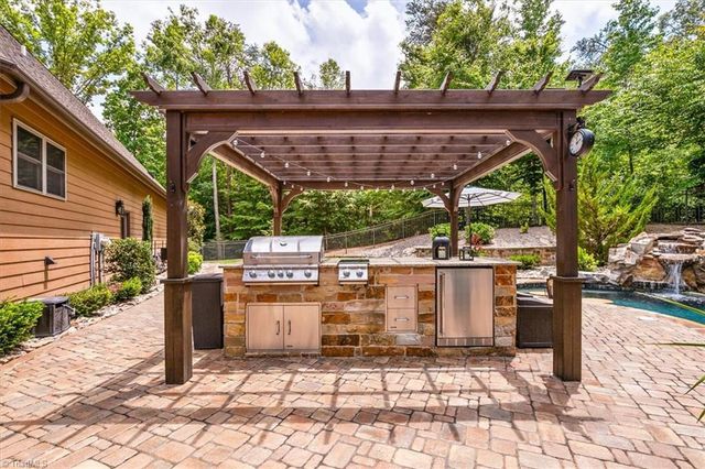 7371 Hidden View Drive, Oak Ridge, NC 27310