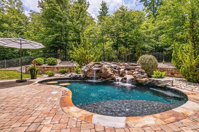 7371 Hidden View Drive, Oak Ridge, NC 27310