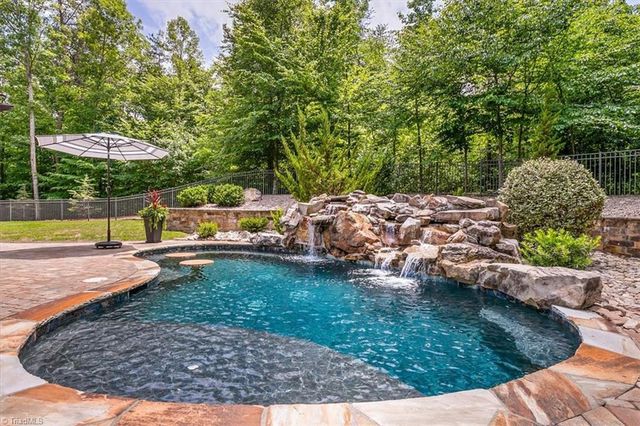 7371 Hidden View Drive, Oak Ridge, NC 27310