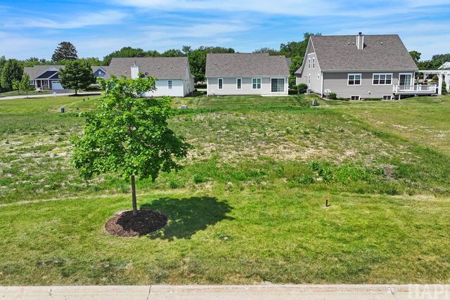 40445 N South Newport Drive, Antioch, IL 60002