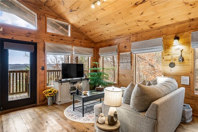 155 - 157 County Road 210, Eureka Springs, AR 72632