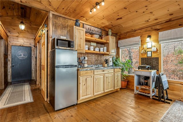 155 - 157 County Road 210, Eureka Springs, AR 72632