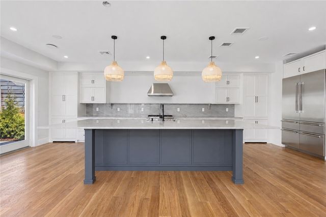 6 Sharon Court, Newport, RI 02840