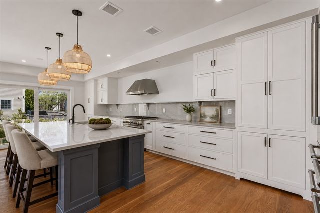 6 Sharon Court, Newport, RI 02840