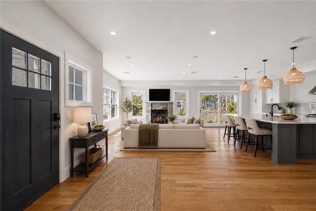 6 Sharon Court, Newport, RI 02840