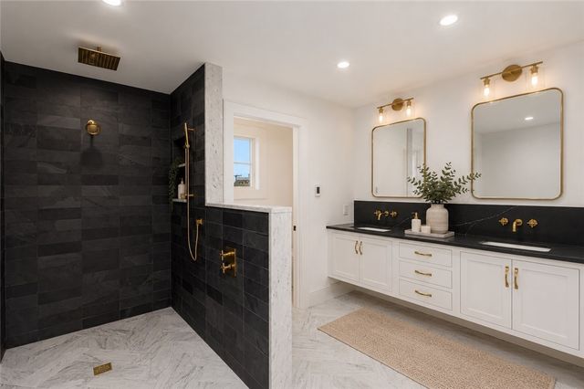 6 Sharon Court, Newport, RI 02840