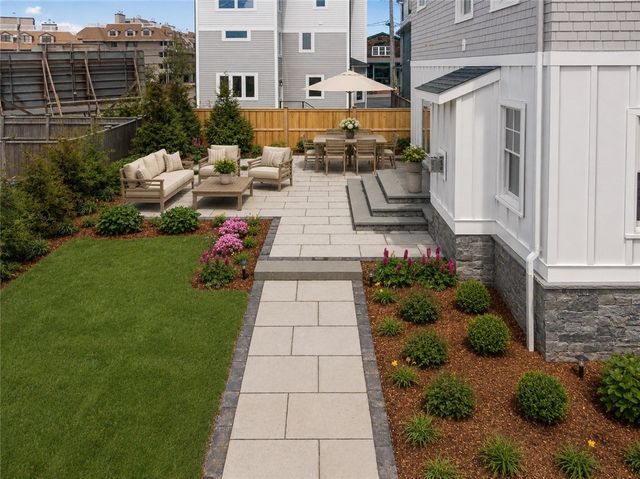 6 Sharon Court, Newport, RI 02840