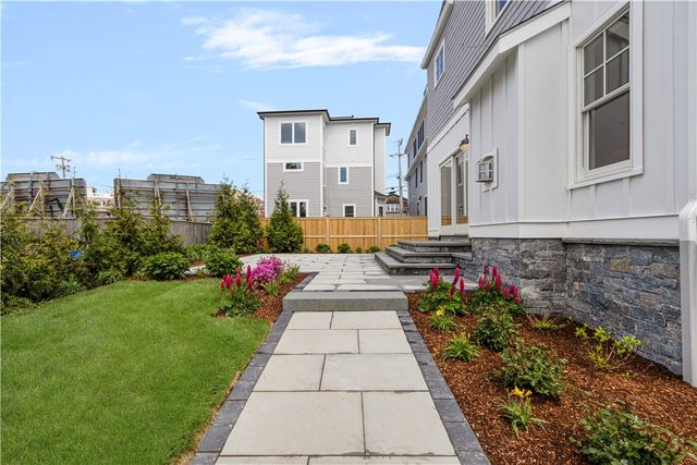 6 Sharon Court, Newport, RI 02840