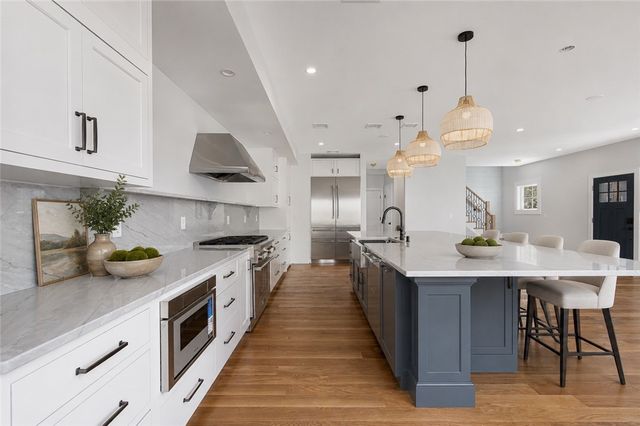 6 Sharon Court, Newport, RI 02840